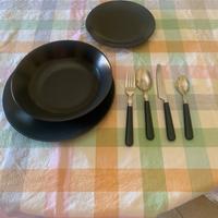 Servizio piatti  e posate