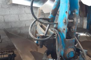 Aratro monovomere reversibile Grattani