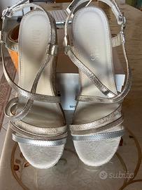 Sandali estivi con zeppa