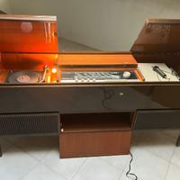 Mobile vintage con radio e giradischi