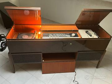 Mobile vintage con radio e giradischi