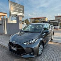TOYOTA YARIS HYBRID - 30000 KM