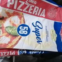 pizza romana sottile stesura al mattarello 