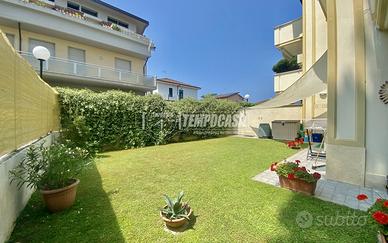 VILLETTA SEMI INDIPENDENTE CON GIARDINO