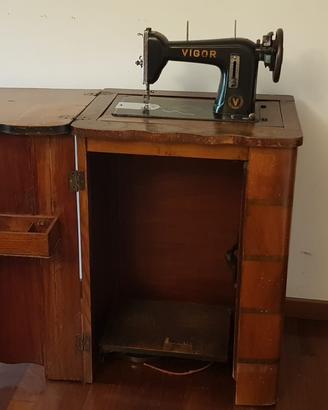 Macchina cucito Vigorelli anni ‘40