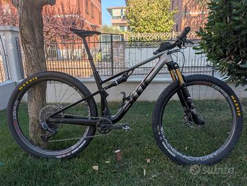 BMC Fourstroke M Fox 34 custom completa