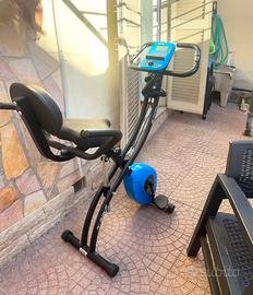 Cyclette pieghevole salvaspazio + allena braccia