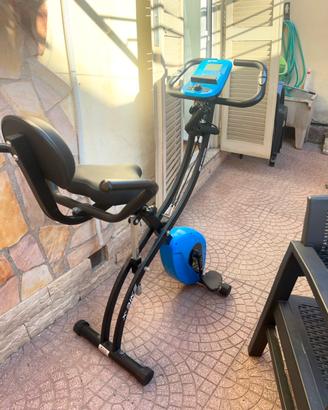 Cyclette pieghevole salvaspazio + allena braccia