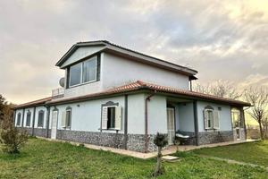 Rustico / Casale di 279 m² con più di 5 locali a T