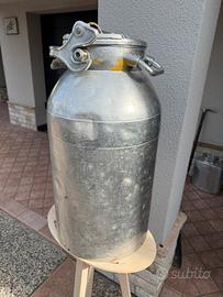 Antico contenitore per il latte