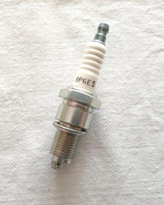 Candela NGK BP6ES per motore a scoppio
