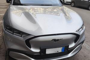 Ford Mustang Mach E Stand. range AWD Premium 330cv