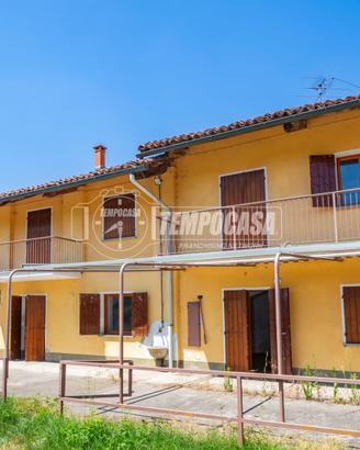 RUSTICO DI AMPIA METRATURA CON SPAZIO VERDE