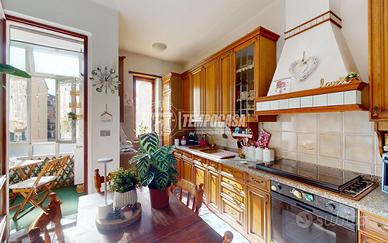 VIA VALENTINO CARRERA COMODO AI SERVIZI!!