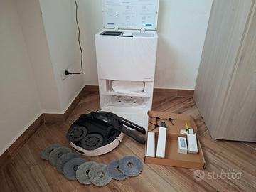 Robot aspirapolvere lavapavimenti