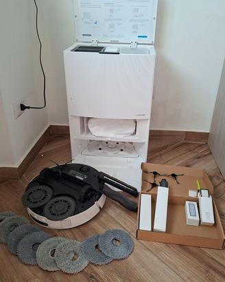 Robot aspirapolvere lavapavimenti