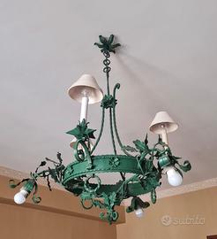 Lampadario in ferro battuto