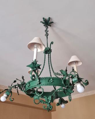 Lampadario in ferro battuto