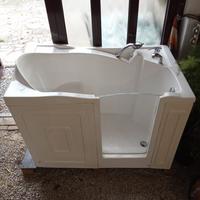 Vasca da bagno per anziani ad angolo con apertura