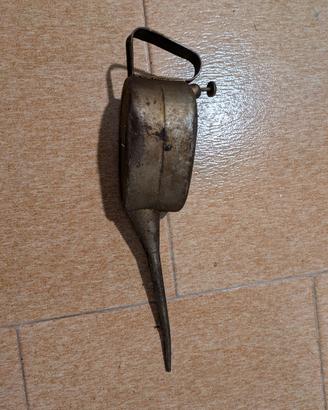 Oliatore vintage a pompa manuale
