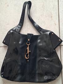 borsa in pelle e camoscio di colore nero della Fay