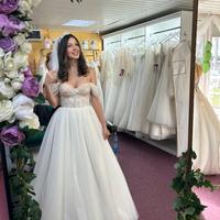 Abito da sposa con velo e cerchio