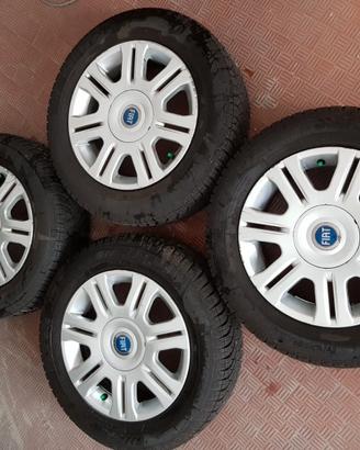 185/65/R15 Kit cerchi lega più gomme
