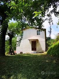 Casa con giardino terreno ed annesso agricolo