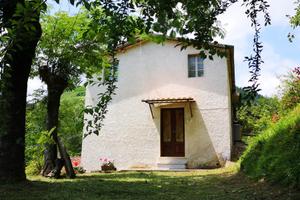 Casa con giardino terreno ed annesso agricolo