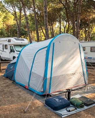 set campeggio Quechua: gazebo, mobiletto e teli