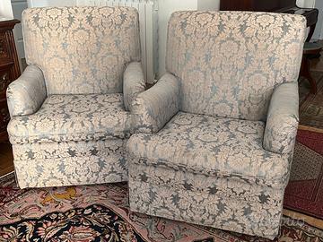 Due eleganti  poltrone classiche