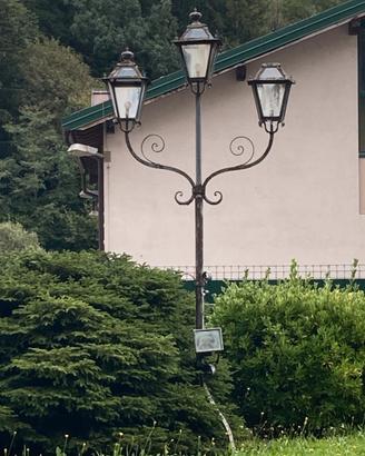 2 lampioni giardino inizio 1900