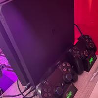PS4 Slim 500GB + 2 Controller + 2 Giochi