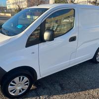 Furgone nv200