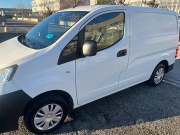 Furgone nv200