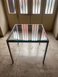 Tavolo in vetro