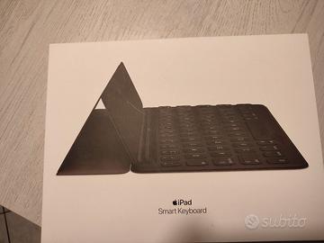 iPad smart keyboard 