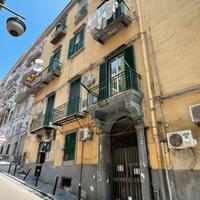 Quartieri spagnoli deposito interno palazzo