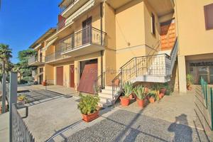 Bettolle (SI), appartamento con tre camere