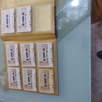 cassette musicali con le relative custodie