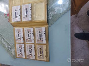 cassette musicali con le relative custodie