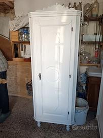Angolo in legno bianco 