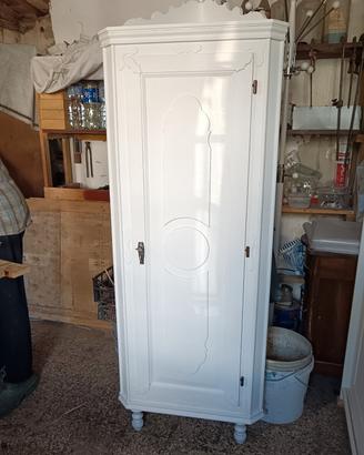 Angolo in legno bianco 