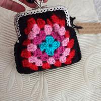 Portamonete clic clac all'uncinetto Granny 