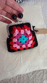 Portamonete clic clac all'uncinetto Granny 