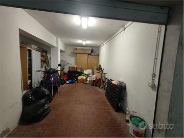 ZONA PALOMBARE SPAZIOSO GARAGE