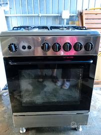 Cucina in acciaio inox 4 fuochi, forno a gas