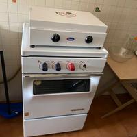 Cucina con forno e fuochi