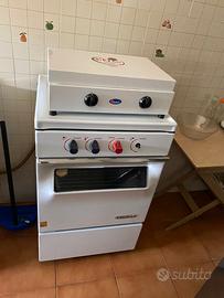 Cucina con forno e fuochi