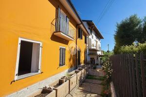 CASA SEMINDIPENDENTE A CALCO